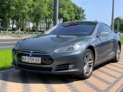 Фото: Tesla Model S85P 2012